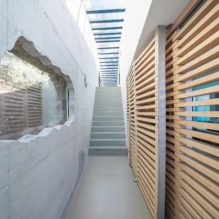 Villa On The Rocks *